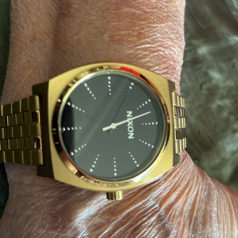 Nixon watch man are woman - Picture 8 of 8